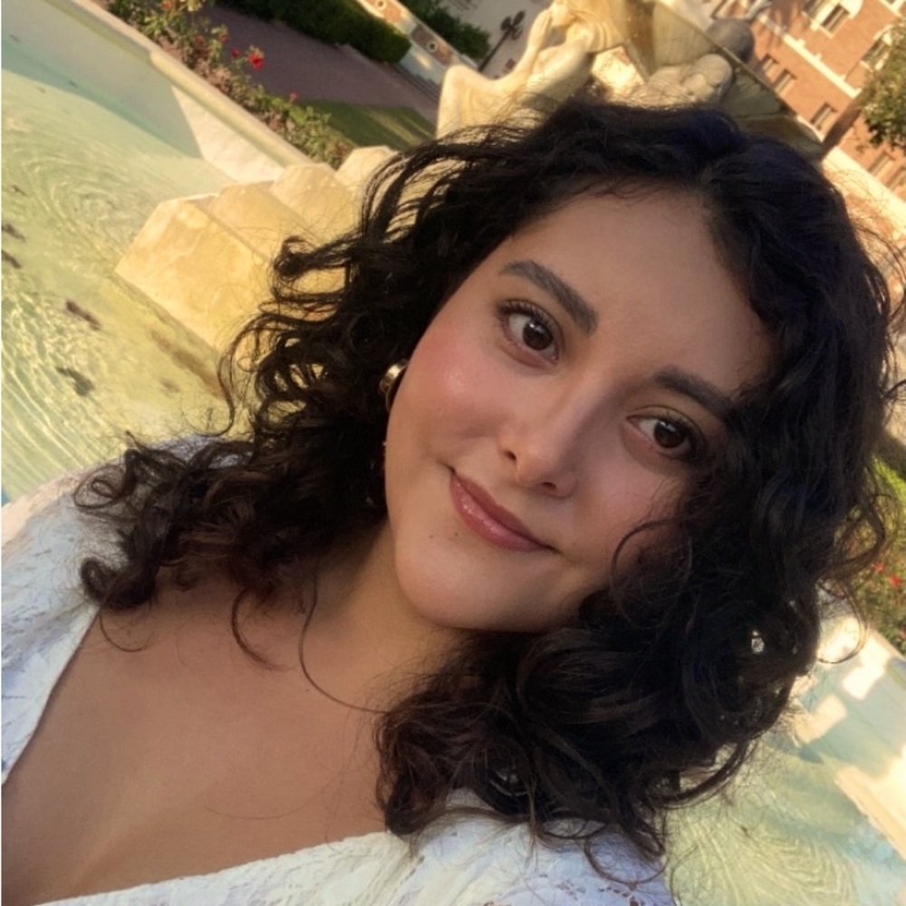 Meet your Posher, Yesenia